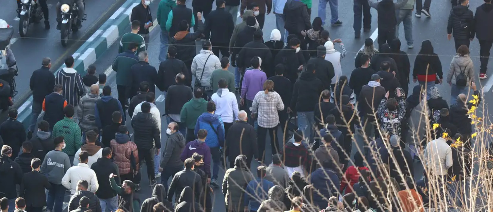 إيران تغلي هل تنجح هذه المرة باحتواء الغضب الشعبي أم يخرج عن السيطرة؟